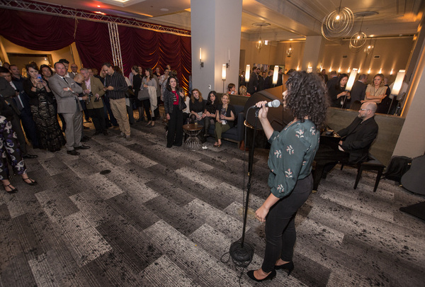 Photos: Les Misérables Cast Performs at Cambria Chicago Loop – Theatre District Grand Opening Image