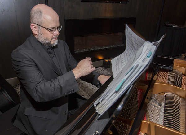 Photos: Les Misérables Cast Performs at Cambria Chicago Loop – Theatre District Grand Opening Image
