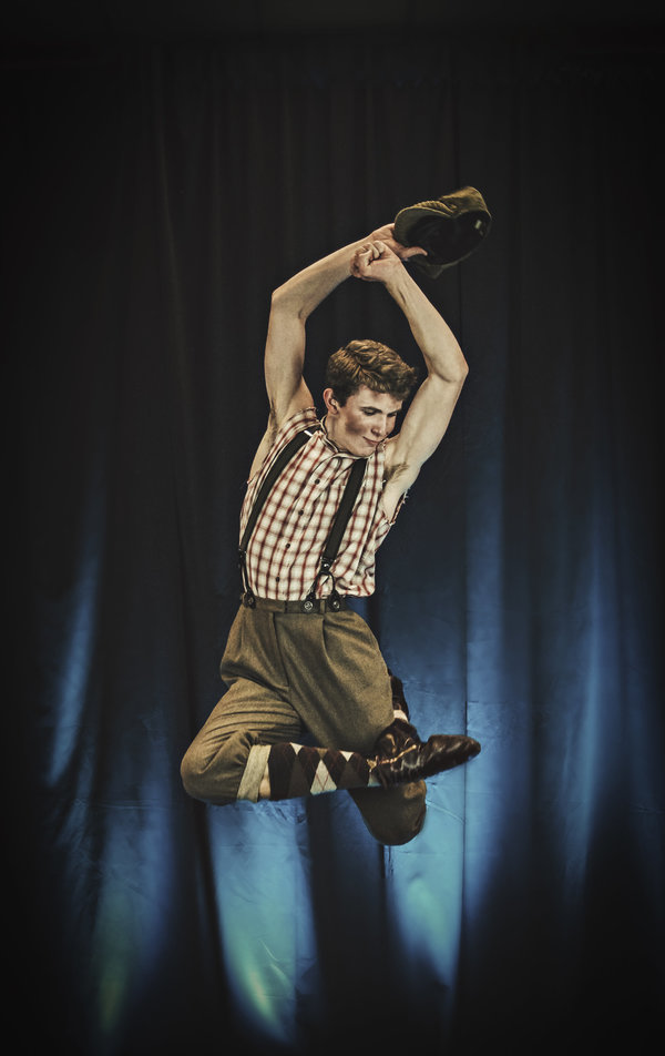 Photo Flash: NEWSIES Seizes the Day at Phoenix Theatre Image