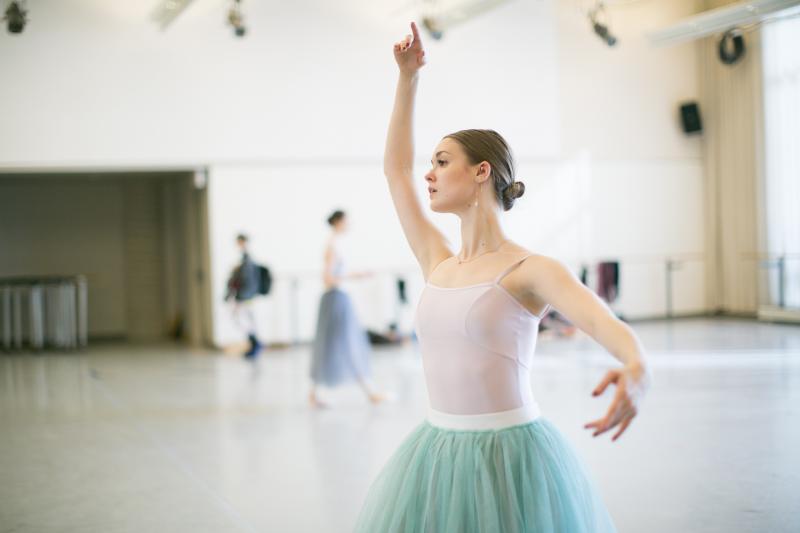Interview: Q&A with National Ballet's Hannah Fischer on THE WINTER'S TALE Image