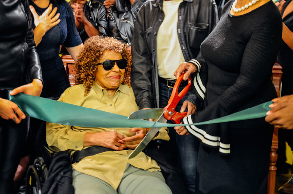 Photo Flash: Inside the Sing for Hope Piano Ribbon Cutting Ceremony with Roberta Flack and Vy Higginsen Image