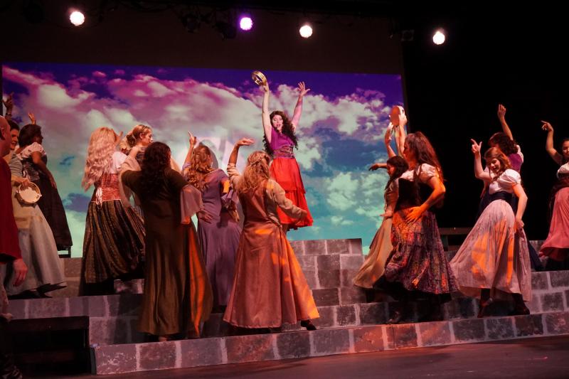 Review: Circle Players' Sweeping and Epic HUNCHBACK OF NOTRE DAME Image