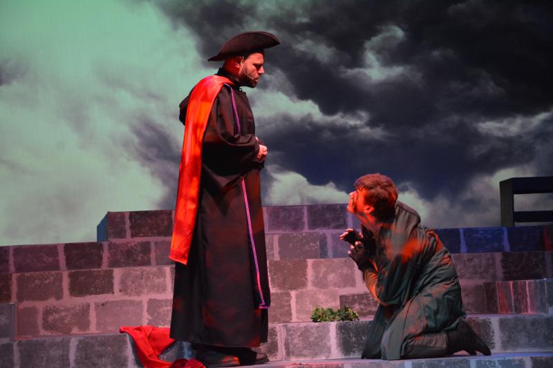 Review: Circle Players' Sweeping and Epic HUNCHBACK OF NOTRE DAME Image