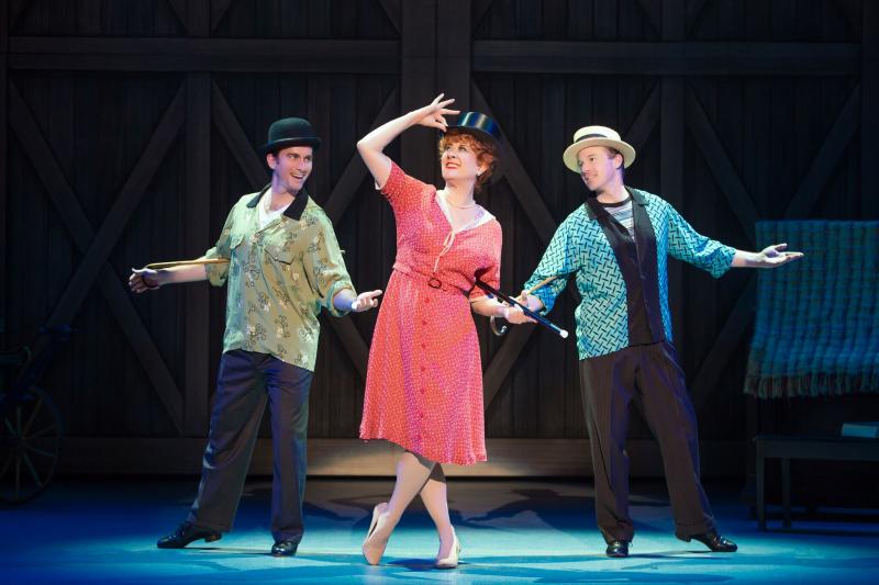 Review: Irving Berlin's White Christmas National Tour Image