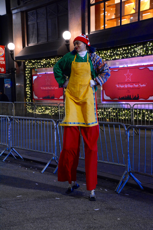 Photo Coverage: The Holidays Are Here! Macy's Unveils Iconic 2017 Windows Displays Image