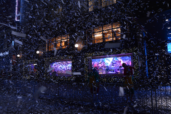Photo Coverage: The Holidays Are Here! Macy's Unveils Iconic 2017 Windows Displays 