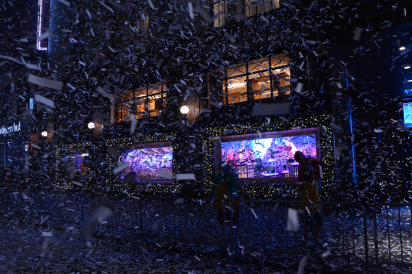 Photo Coverage: The Holidays Are Here! Macy's Unveils Iconic 2017 Windows Displays Image