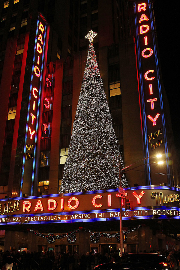 Photo Flash: 2017 CHRISTMAS SPECTACULAR Celebrates Opening Night at Radio City Image