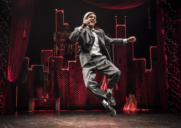 Photo Flash: Q BROTHERS CHRISTMAS Begins Tonight At Chicago Shakespeare Image