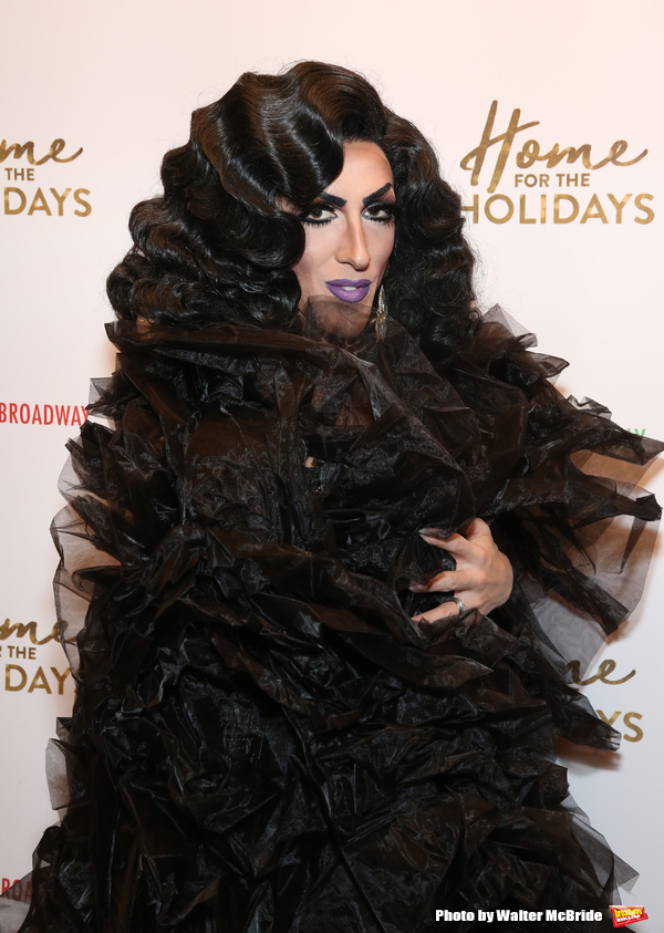 Photo Coverage: On the Opening Night Red Carpet for HOME FOR THE HOLIDAYS! Image