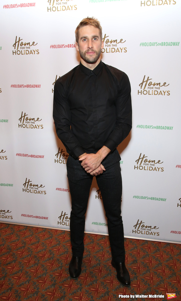 Photo Coverage: On the Opening Night Red Carpet for HOME FOR THE HOLIDAYS! Image