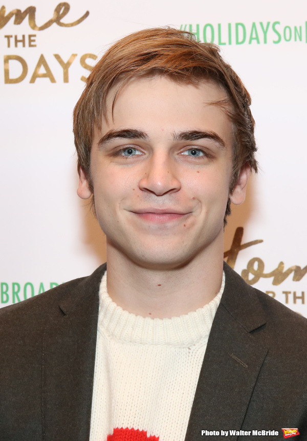 Photo Coverage: On the Opening Night Red Carpet for HOME FOR THE HOLIDAYS! Image