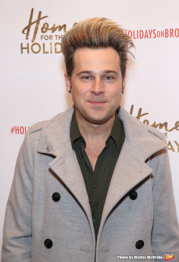 Photo Coverage: On the Opening Night Red Carpet for HOME FOR THE HOLIDAYS! Image