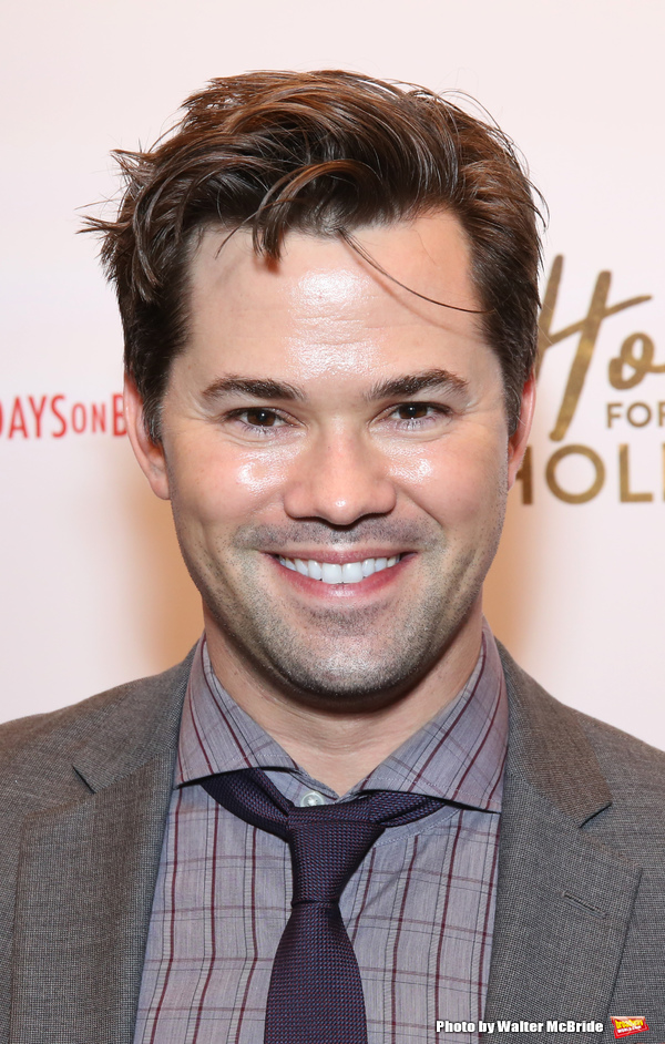 Photo Coverage: On the Opening Night Red Carpet for HOME FOR THE HOLIDAYS! Image