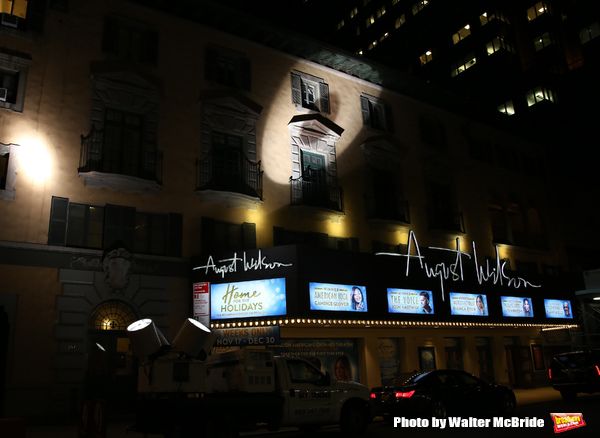 Photo Coverage: On the Opening Night Red Carpet for HOME FOR THE HOLIDAYS! Image
