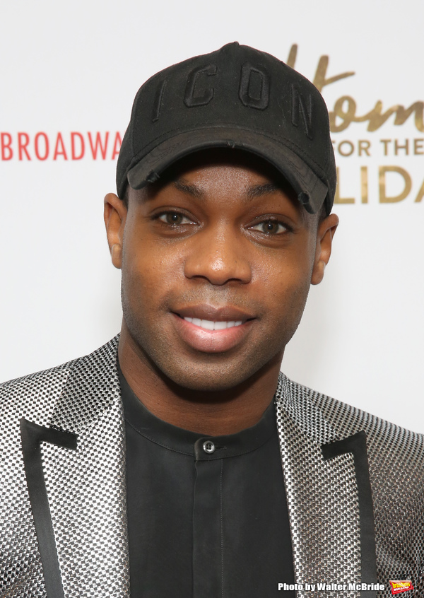Photo Coverage: HOME FOR THE HOLIDAYS Gets Festive for Opening Night! Image