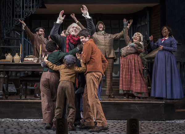 Photo Flash: First Look at Goodman Theatre's 40th Annual Production of A CHRISTMAS CAROL 