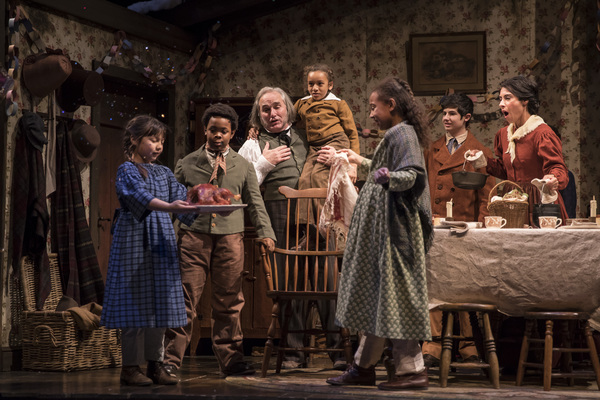 Photo Flash: First Look at Goodman Theatre's 40th Annual Production of A CHRISTMAS CAROL 