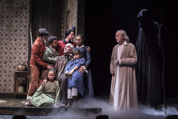 Photo Flash: First Look at Goodman Theatre's 40th Annual Production of A CHRISTMAS CAROL 