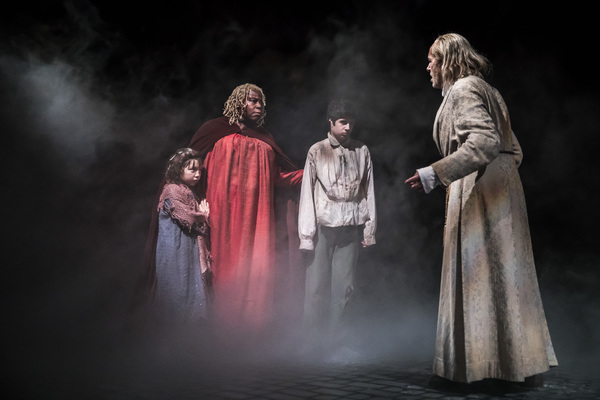 Photo Flash: First Look at Goodman Theatre's 40th Annual Production of A CHRISTMAS CAROL Image