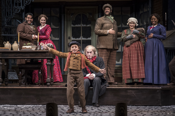 Photo Flash: First Look at Goodman Theatre's 40th Annual Production of A CHRISTMAS CAROL 