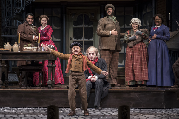 Photo Flash: First Look at Goodman Theatre's 40th Annual Production of A CHRISTMAS CAROL Image