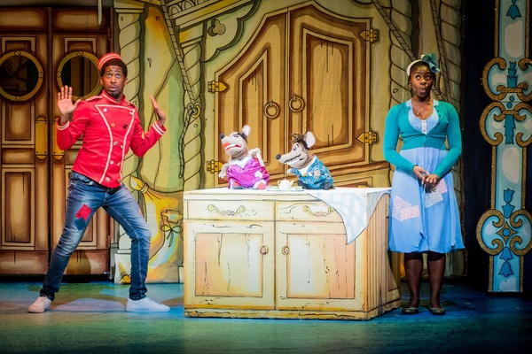 Photo Flash: First Look of CINDERELLA at Hackney Empire 