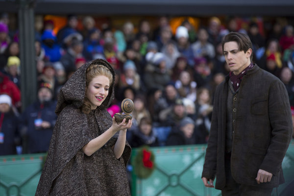 Photo Flash: Leslie Odom Jr, Broadway Casts Perform on MACY'S THANKSGIVING DAY PARADE Image