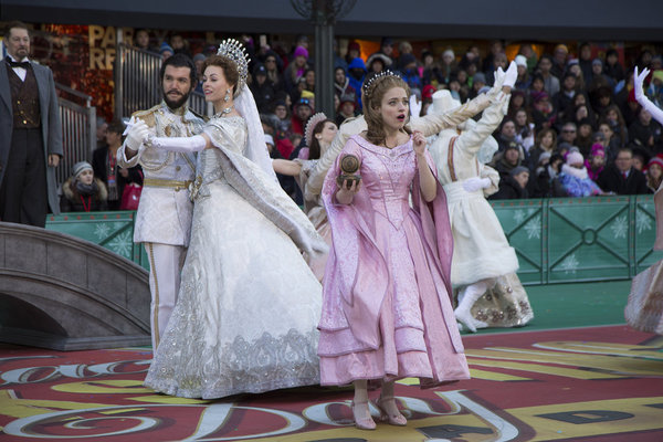Photo Flash: Leslie Odom Jr, Broadway Casts Perform on MACY'S THANKSGIVING DAY PARADE Image