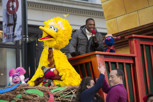 Photo Flash: Leslie Odom Jr, Broadway Casts Perform on MACY'S THANKSGIVING DAY PARADE Image