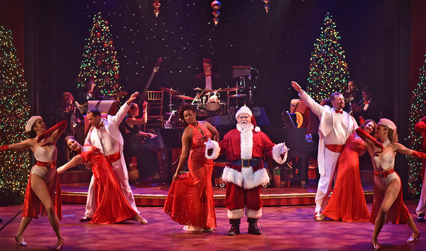  Santa and featured singer RenÃ©e Jackson (center) take the stage in the 25th Annua Photo
