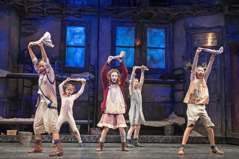 Review:  ANNIE at Paper Mill Playhouse has Exquisite Holiday Charm and So Much More 