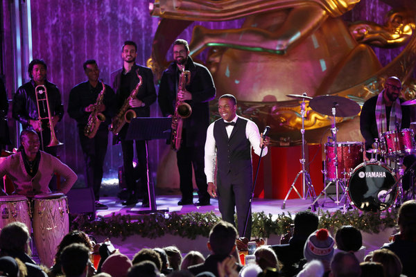 CHRISTMAS IN ROCKEFELLER CENTER -- Pictured: Leslie Odom Jr. performs during the 2017 Photo