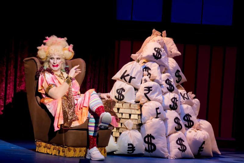 Review: Ross Petty's A CHRISTMAS CAROL Panto is Undeniably Fun Image