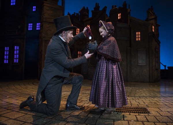Photo Flash: Milwaukee Rep presents Holiday Favorite A CHRISTMAS CAROL Image