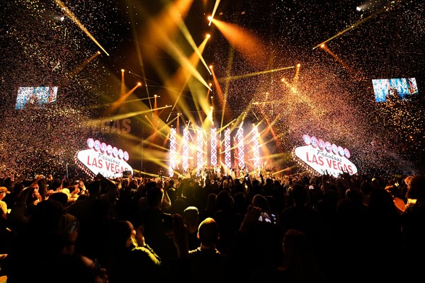 Photo Flash: Star-Studded Vegas Strong Benefit Concert Unites Las Vegas Image
