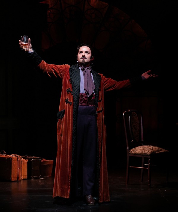 Photo Flash: First Look at Andrew Lloyd Webber's THE WOMAN IN WHITE Image