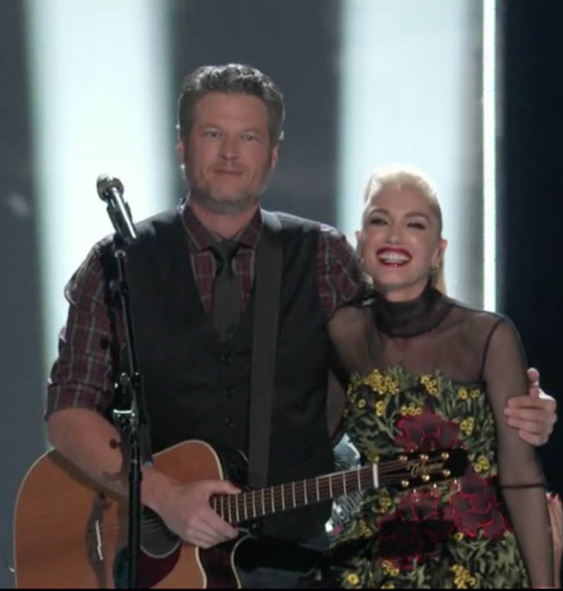 VIDEO:  Gwen Stefani & Blake Shelton Perform 'You Make It Feel Like Christmas' on THE VOICE 