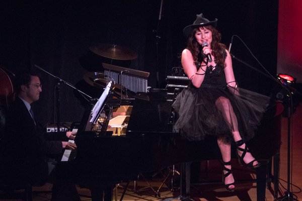 Frances Ruffelle with Andrew Gerle (at piano) Photo