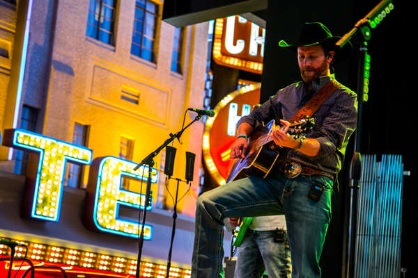 Photo Flash: Country Music Sensations Perform During DOWNTOWN HOEDOWN at Fremont Street Experience Image