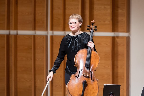 Cellist Kajsa William-Olsson takes the stage Photo