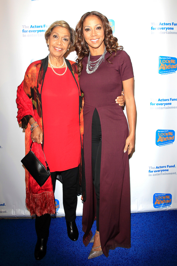 Dolores Robinson and Holly Robinson Peete Photo