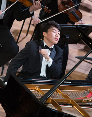 Review: DAVID DANZMAYR CONDUCTS THE SAN DIEGO SYMPHONY at Jacobs Music Center Image