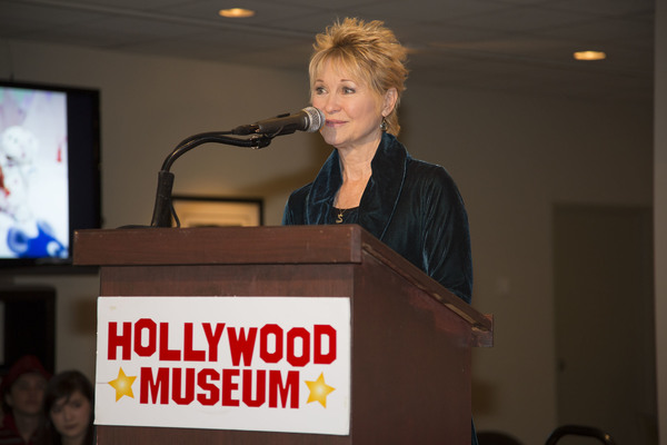 Dee Wallace offers students inspiration and gifts Photo