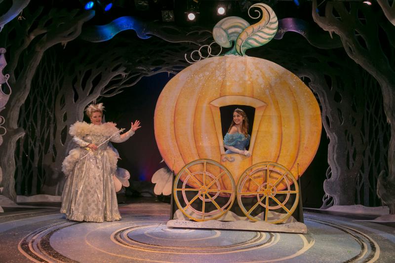 Review:  CINDERELLA: A HOLIDAY MUSICAL at The Growing Stage Dazzles 