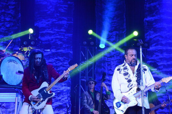 Photo Coverage: THE MAVERICKS Play The Music Hall at Tarrytown Image