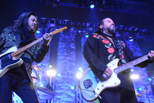 Photo Coverage: The Mavericks Play The Space at Westbury Image