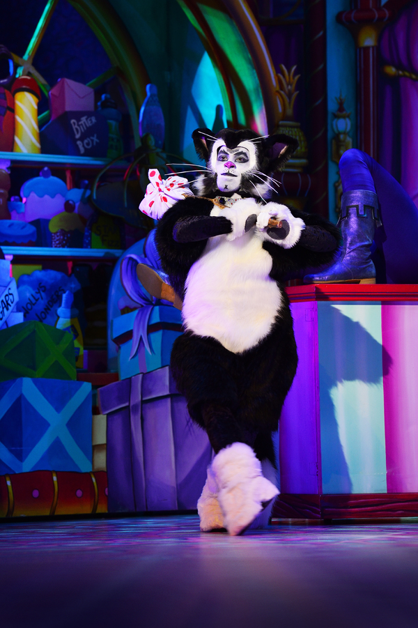Photo Flash: First Look at Charlie Stemp, Elaine Paige and More in DICK WHITTINGTON at the London Palladium Image