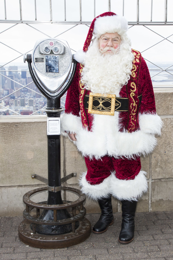 Photo Flash: Cast of ELF THE MUSICAL Visits The Empire State Building Image