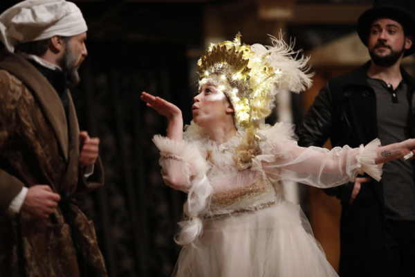 Photo Flash: First Look at A CHRISTMAS CAROL at the Blackfriars Playhouse 